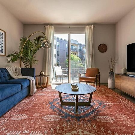 شقة غرينفيل  في Black Swan - Heart Of Downtown - Midcentury With Patio المظهر الخارجي الصورة