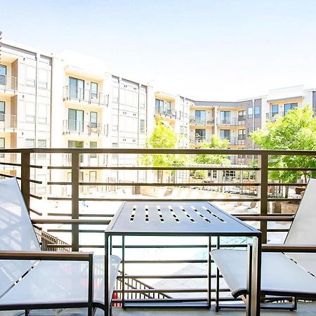 شقة غرينفيل  في Black Swan - Heart Of Downtown - Midcentury With Patio المظهر الخارجي الصورة