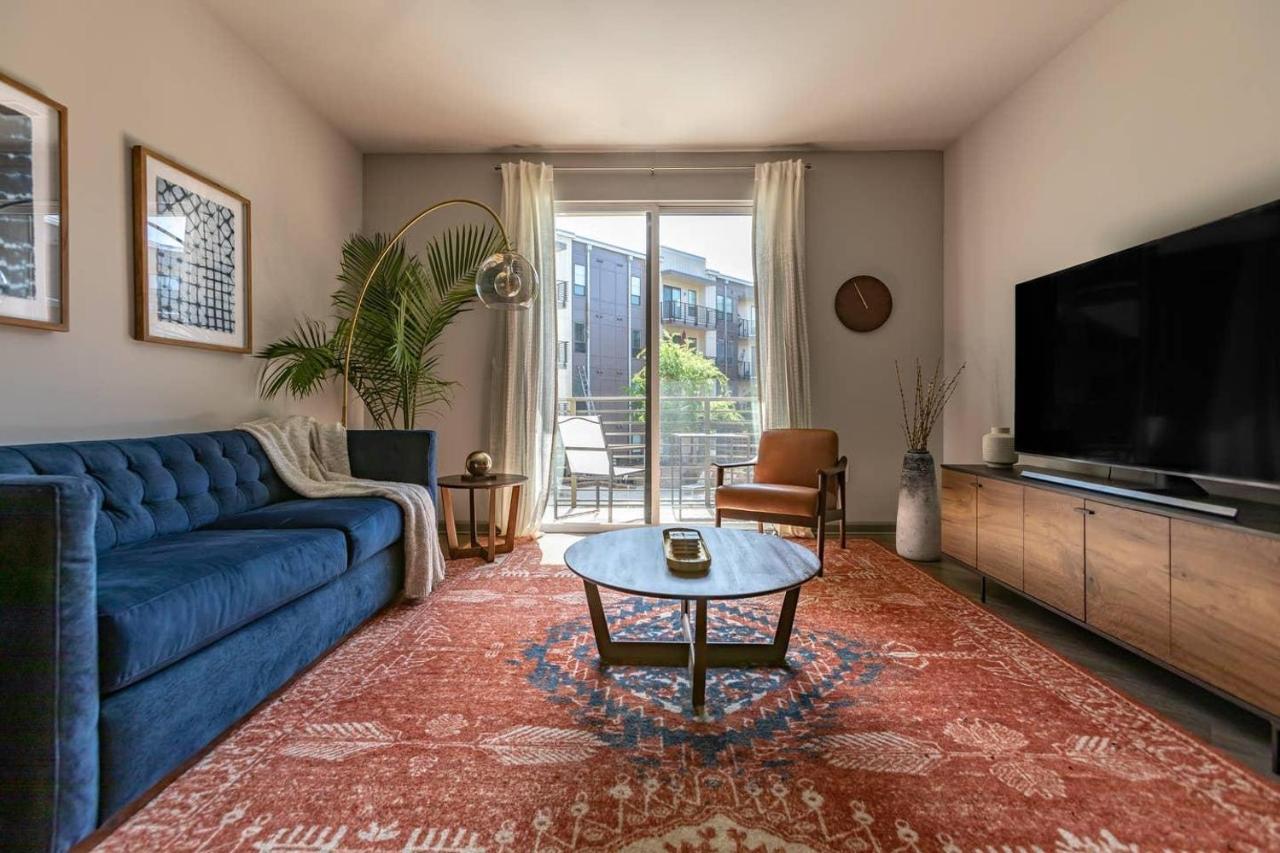 شقة غرينفيل  في Black Swan - Heart Of Downtown - Midcentury With Patio المظهر الخارجي الصورة