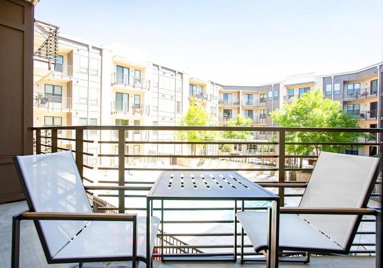 شقة غرينفيل  في Black Swan - Heart Of Downtown - Midcentury With Patio المظهر الخارجي الصورة