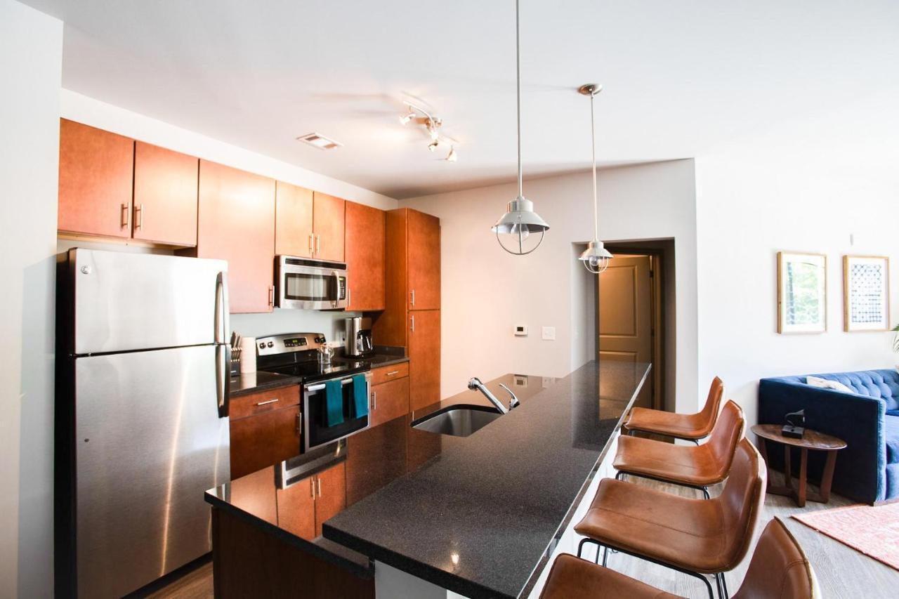 شقة غرينفيل  في Black Swan - Heart Of Downtown - Midcentury With Patio المظهر الخارجي الصورة