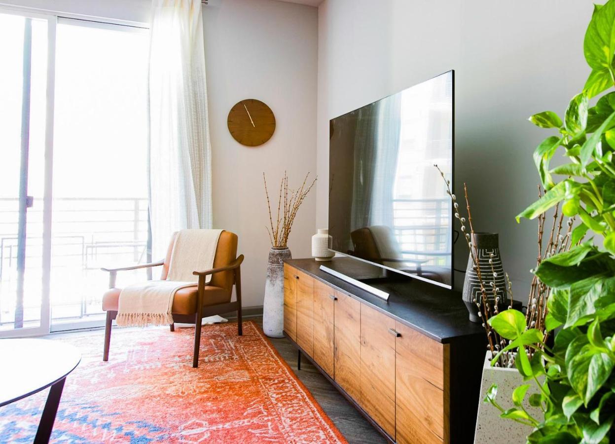 شقة غرينفيل  في Black Swan - Heart Of Downtown - Midcentury With Patio المظهر الخارجي الصورة