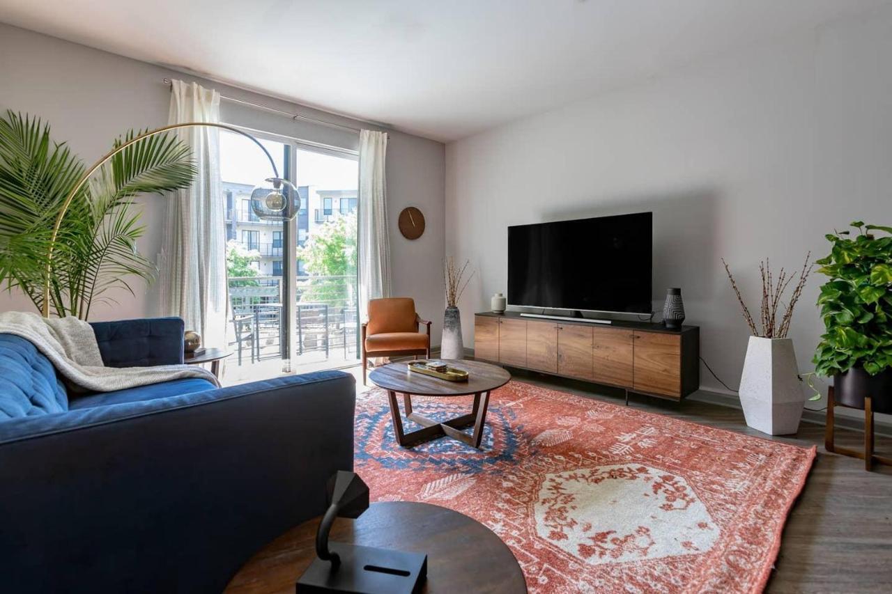 شقة غرينفيل  في Black Swan - Heart Of Downtown - Midcentury With Patio المظهر الخارجي الصورة